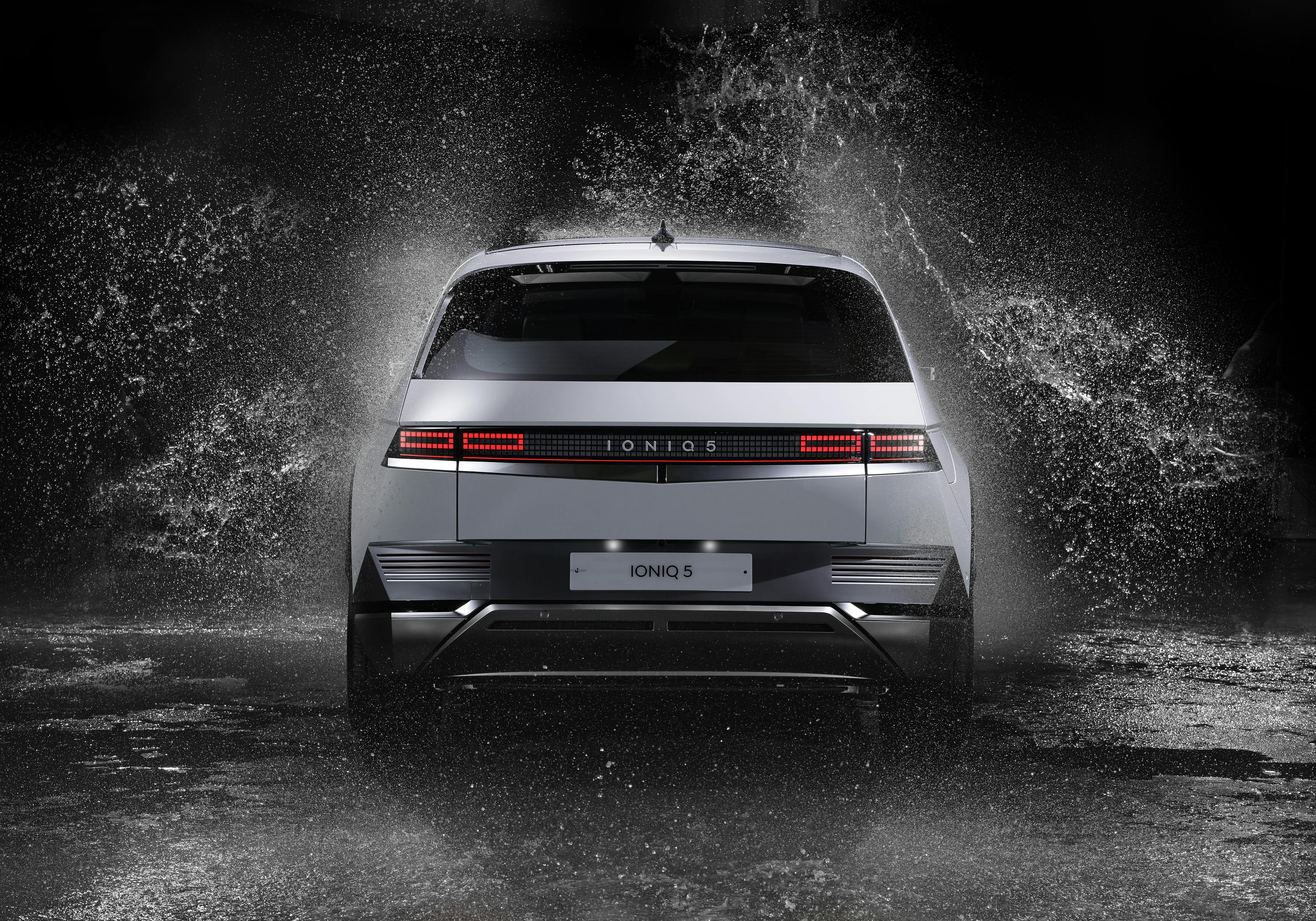 Сучасний плагін-гібридний автомобіль