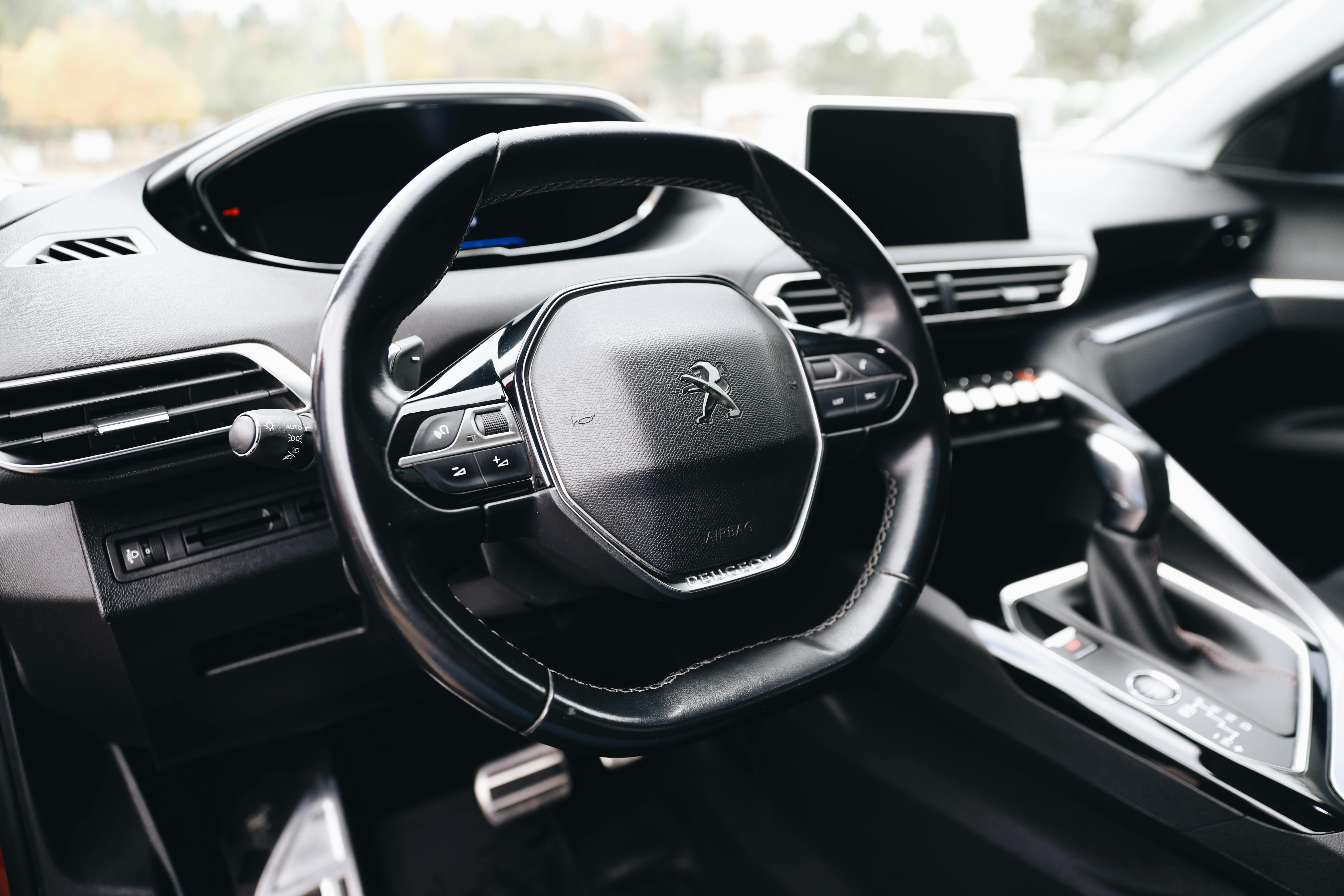 Interiorul mașinii cu alcantara, textura fibrelor