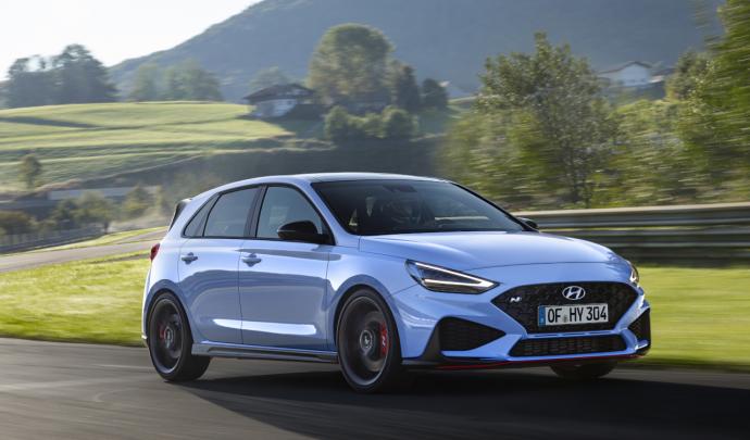 Красный Hyundai i30