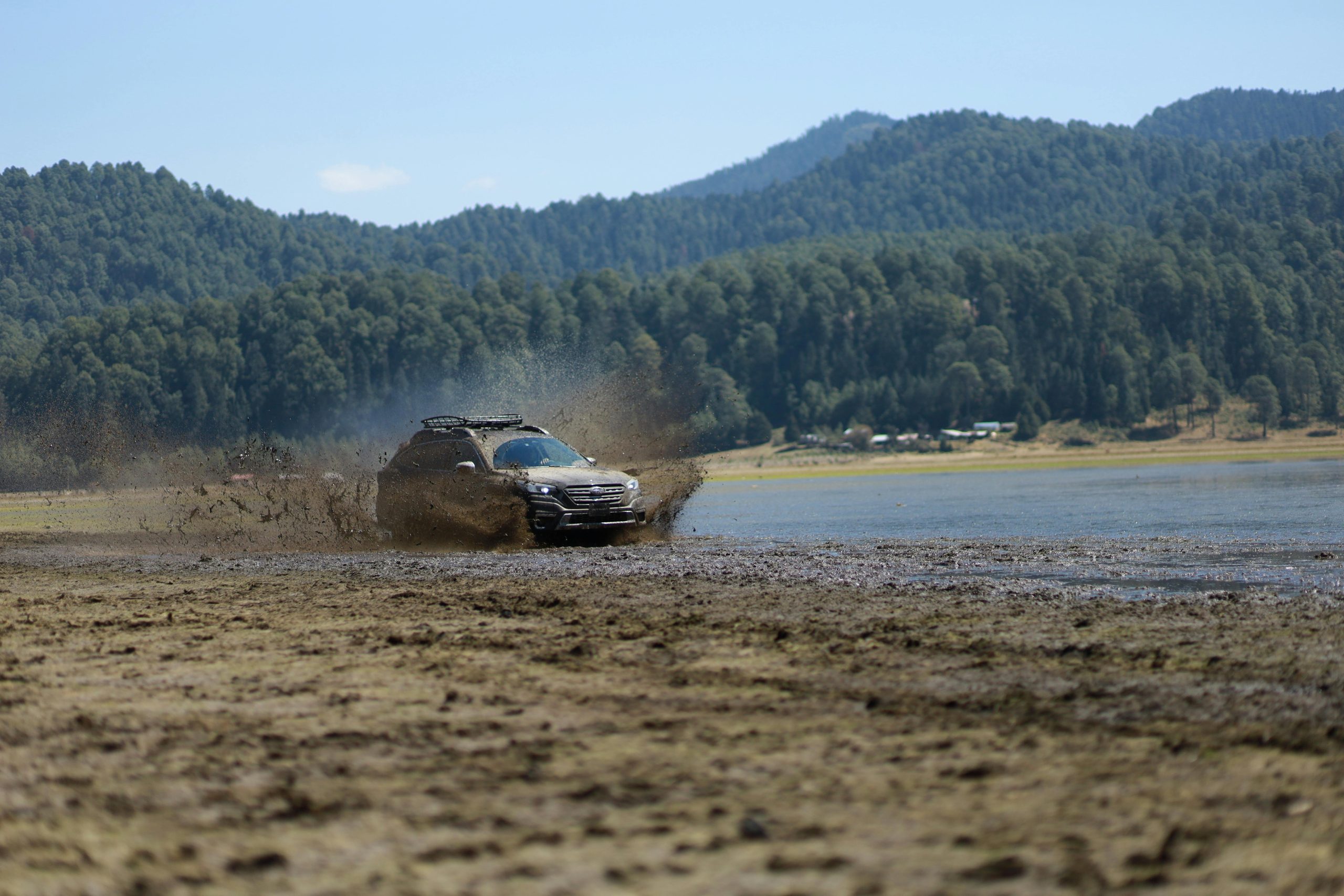 Позашляховик у передгір’ї: подорожі та кемпінг автоколонами