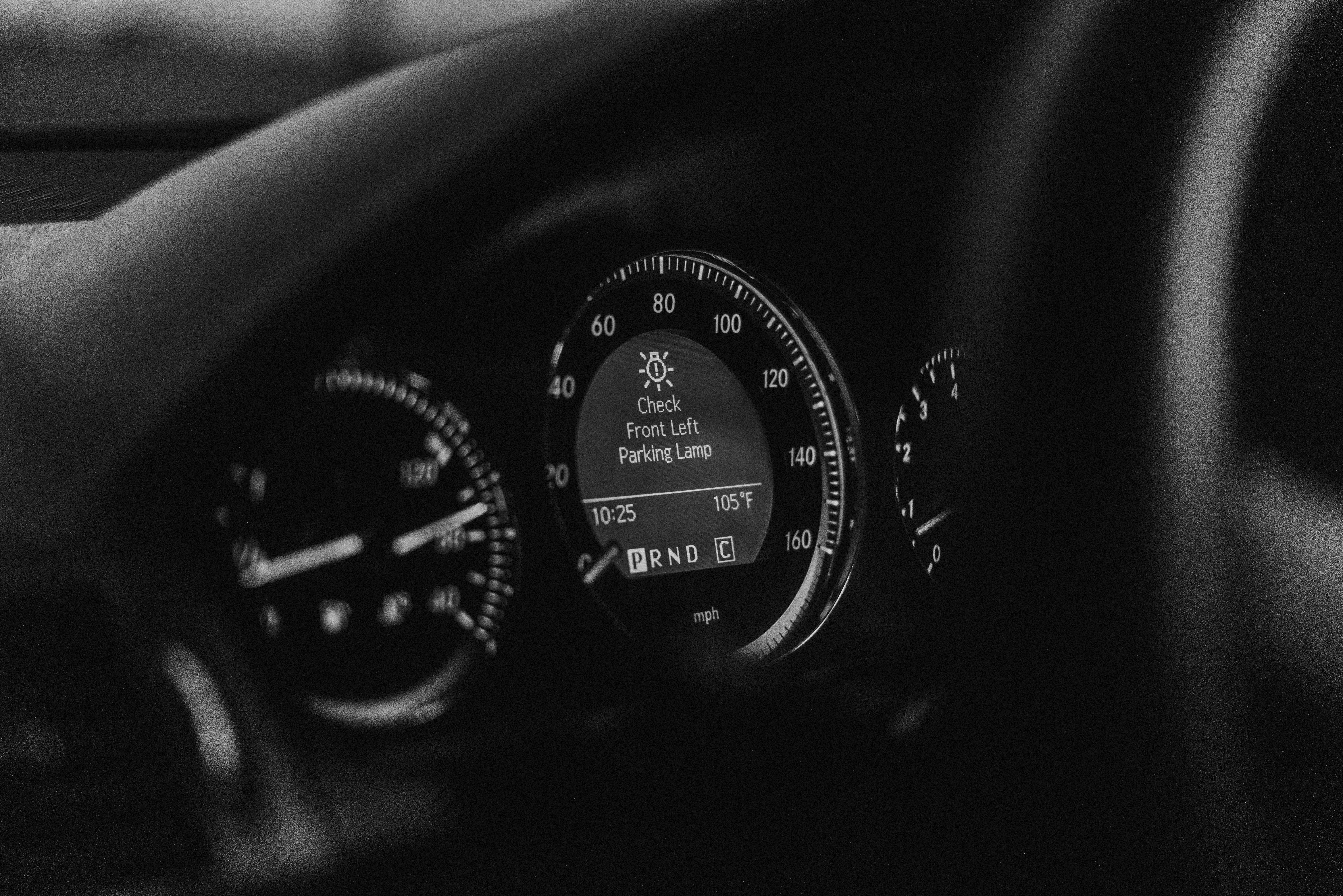 Контрольные лампы на панели приборов