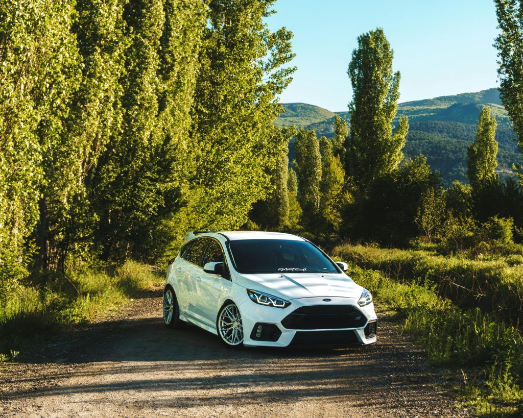 Ford Focus синего цвета