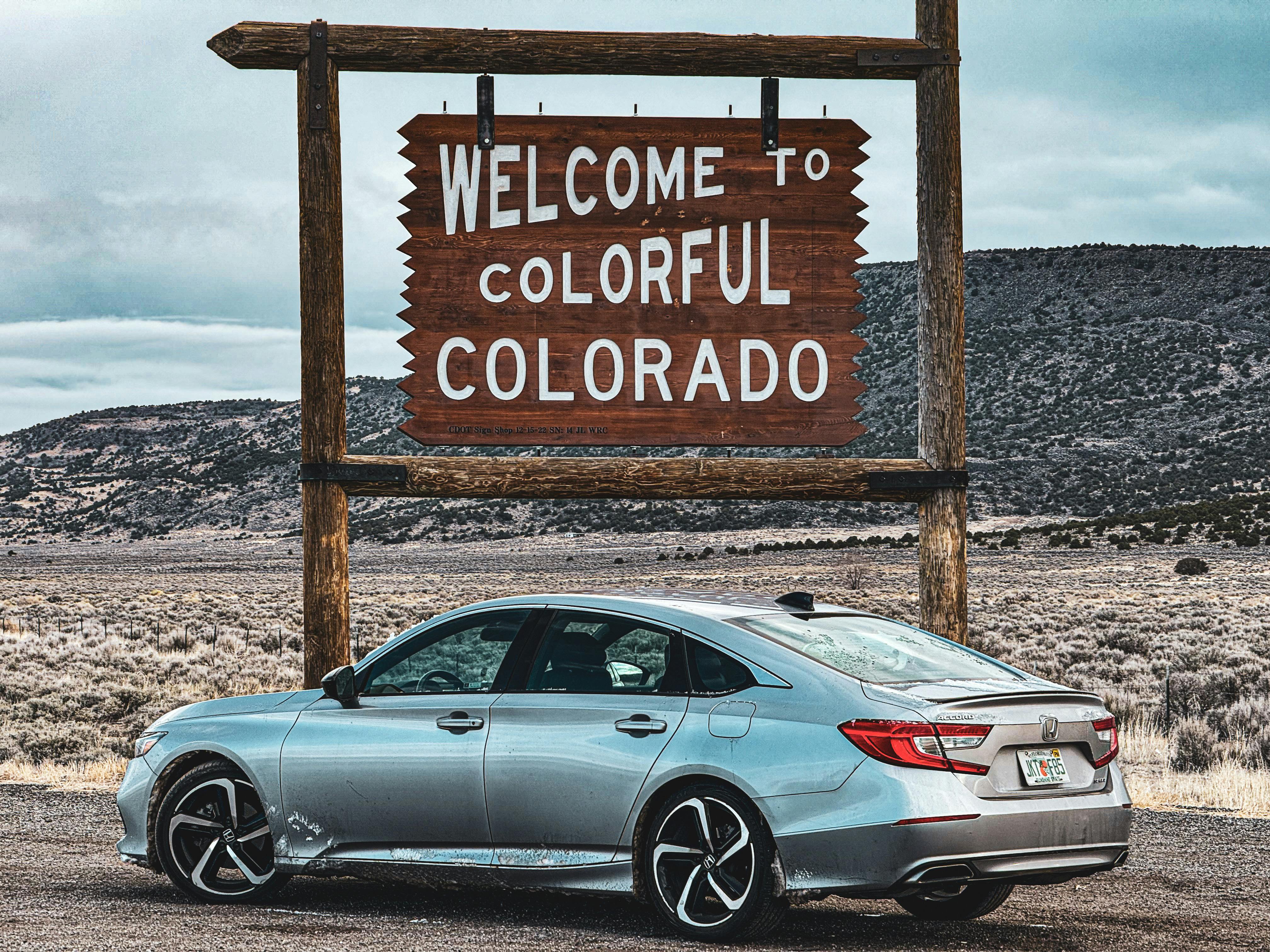 Honda Accord pe fundalul unui peisaj - idee pentru călătorii