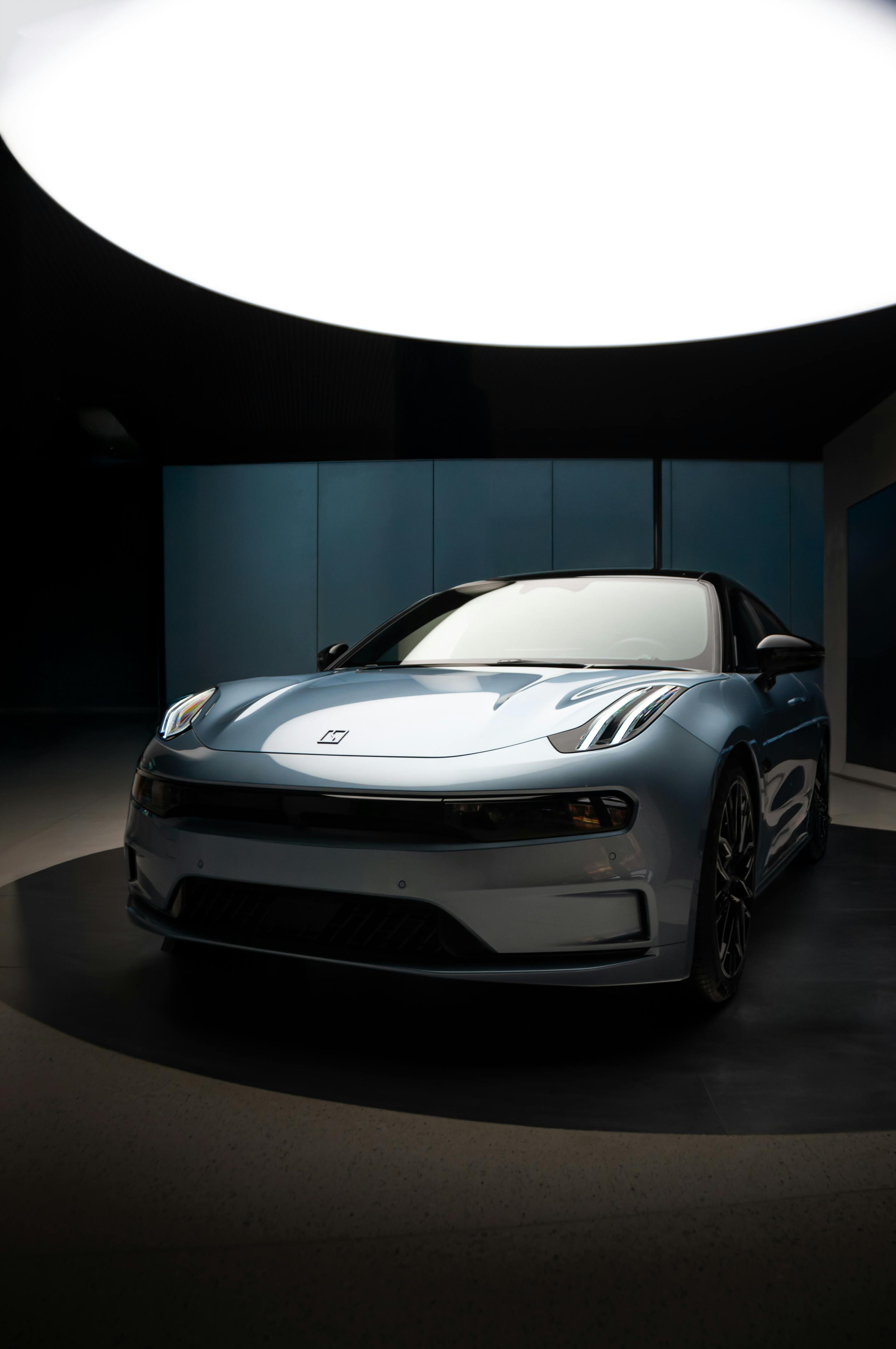 Стильний електромобіль Zeekr 001