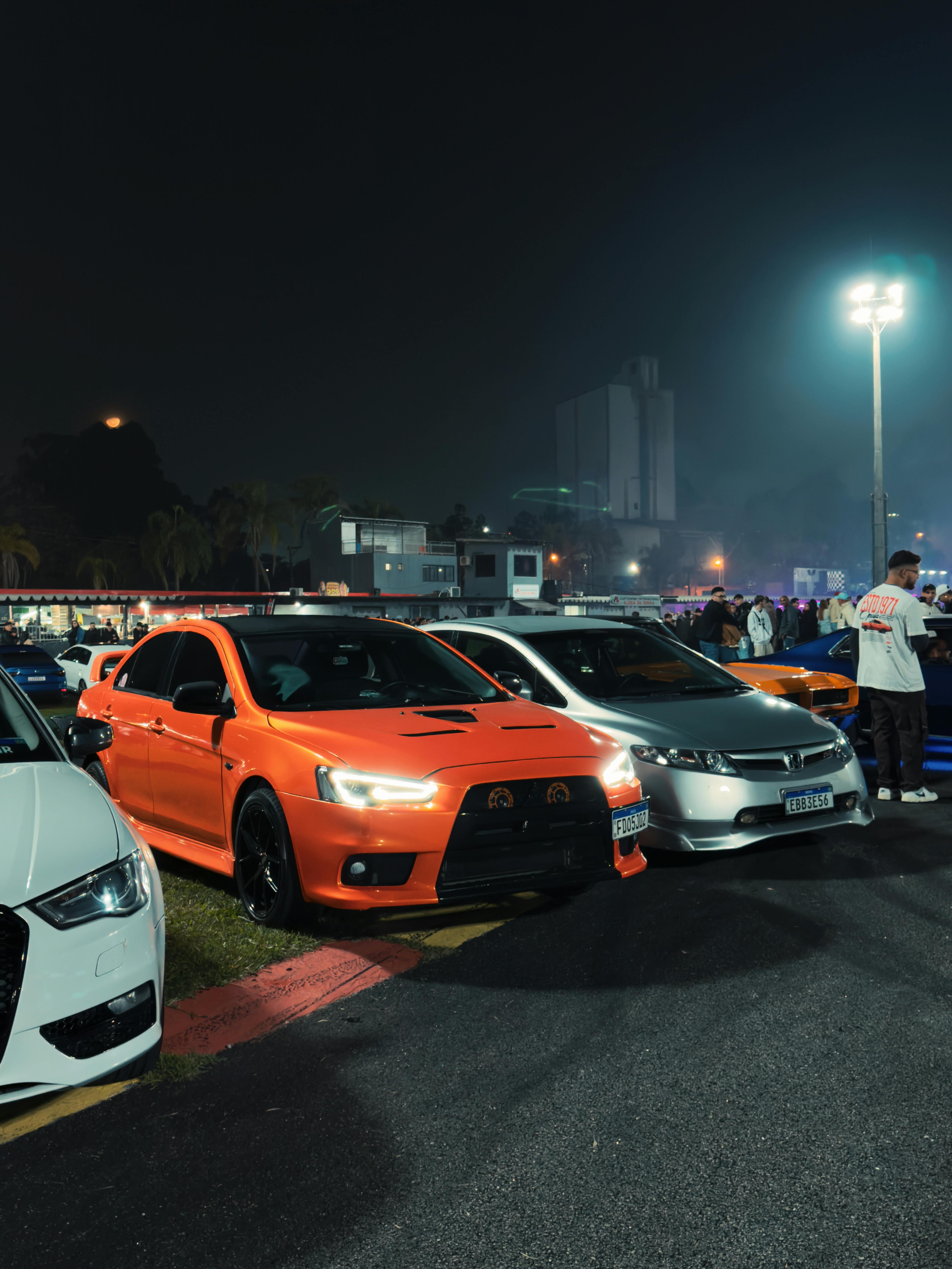 Ночной автослет: спортивные авто и знакомства с единомышленниками