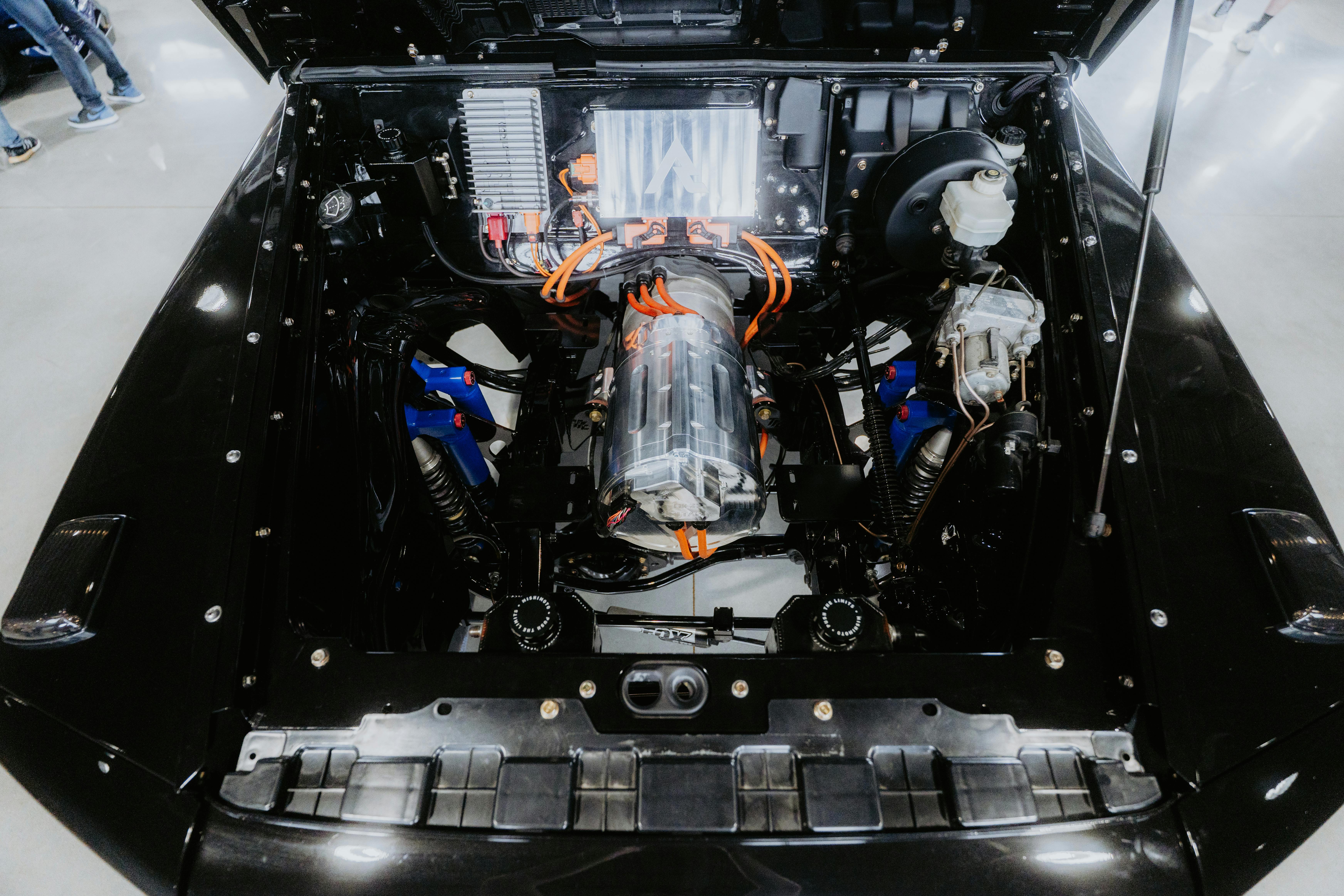 Compartimentul motor al unei mașini electrificate