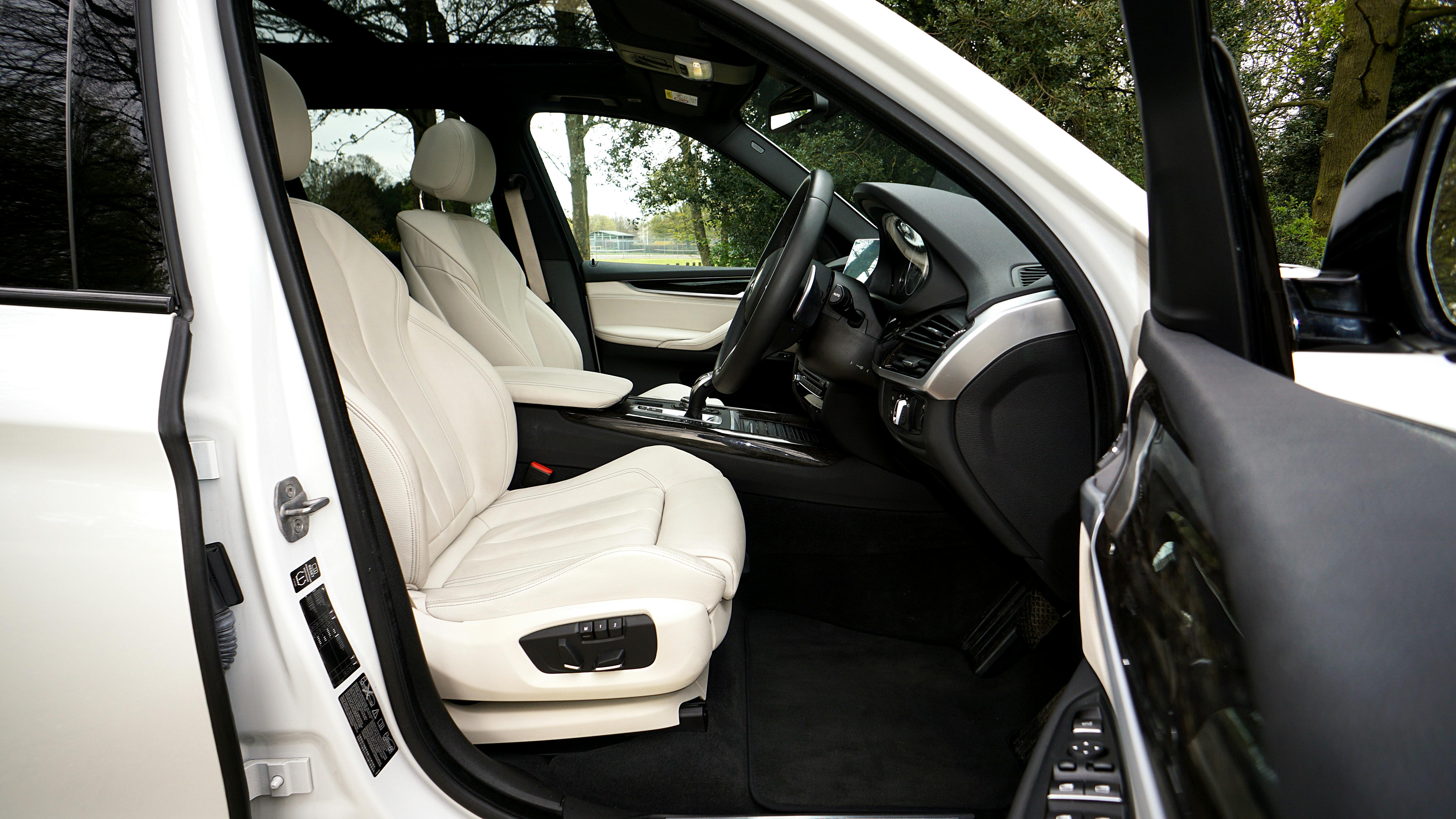 Aplicarea cremei de protecție pe piele